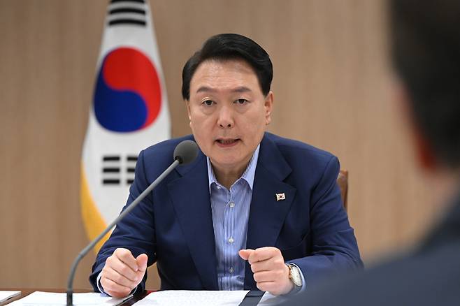 윤석열 대통령이 31일 용산 대통령실 청사에서 열린 제19차 비상경제민생회의를 주재하며 모두발언을 하고 있다. 대통령실 제공