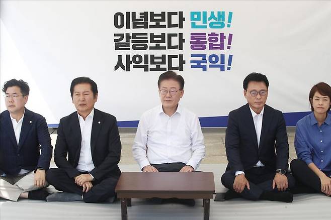 취임 1주년을 맞은 이재명 더불어민주당 대표가 31일 오후 서울 여의도 국회본청 앞에 설치된 천막에서 단식을 시작하고 있다. ⓒ데일리안 홍금표 기자