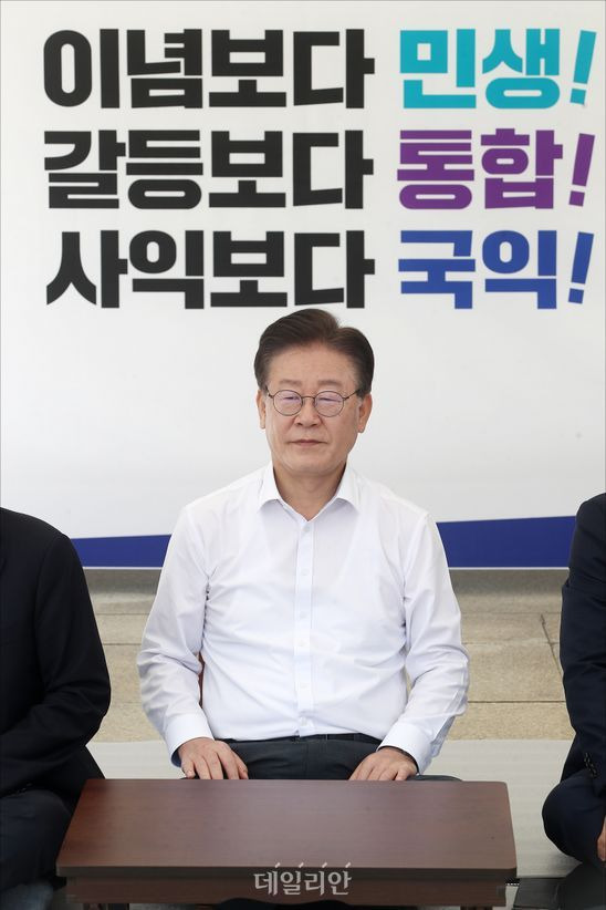 취임 1주년을 맞은 이재명 더불어민주당 대표가 8월 31일 국회본청 앞에 설치된 천막에서 단식을 시작하고 있다. ⓒ데일리안 홍금표 기자