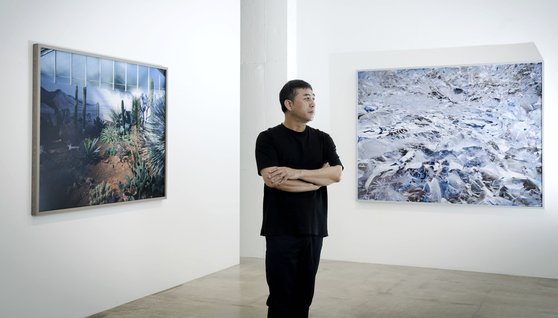 박형근 작가가 28일 오후 서울 강남구 피엔씨갤러리에서 중앙일보와 인터뷰를 하고 있다. 장진영 기자