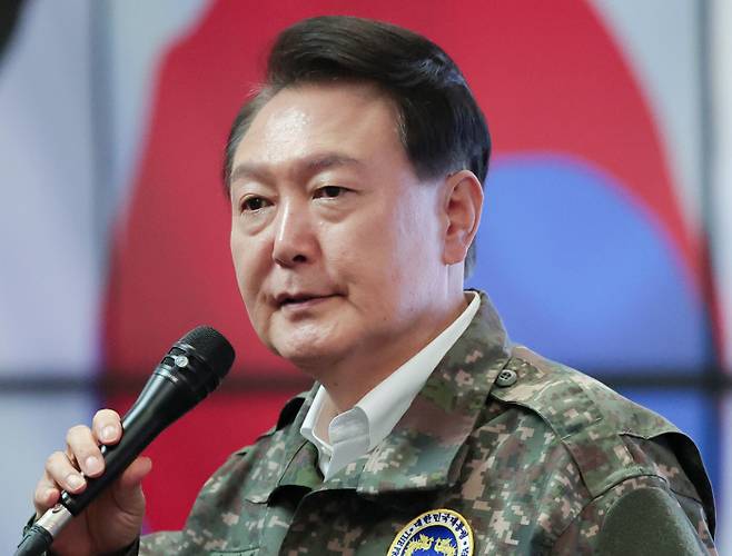 윤석열 대통령이 지난 23일 한·미연합사령부 전시지휘소를 방문해 장병들에게 격려 발언을 하고 있다. 대통령실 제공