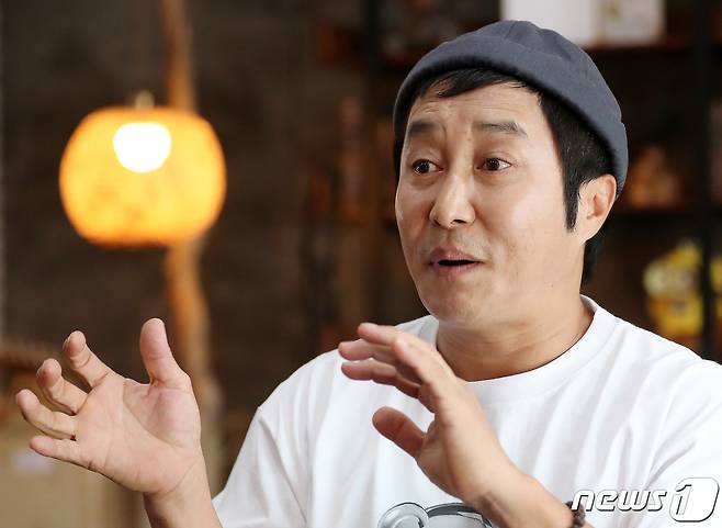 개그맨 김병만이 경기도 양주시의 한 카페에서 뉴스1과 인터뷰를 하고 있다. /뉴스1 ⓒ News1 김진환 기자