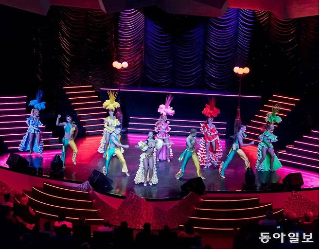 크루즈선의 공연장.