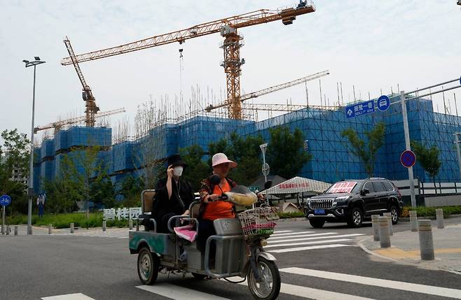 사진은 중국 위기론에 불을 붙인 비구이위안의 베이징 공사 현장. AP 뉴시스