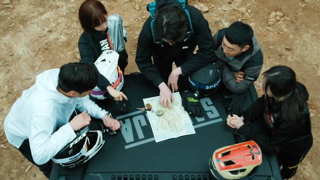 영화 '치악산'은 40년 전 의문의 토막 시체가 발견된 치악산에 방문한 산악 자전거 동아리 '산가자' 멤버들에게 일어나는 일을 그린 공포영화다. 사진제공=와이드릴리즈