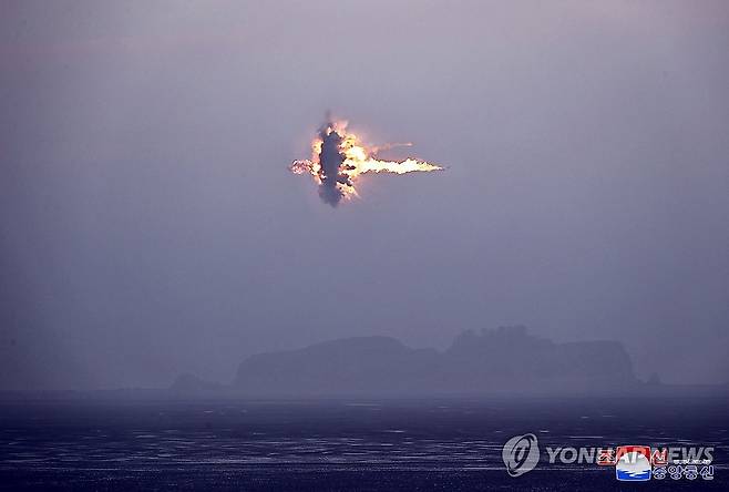 북한 "어제 장거리전략순항미사일 발사는 전술핵공격 가상발사훈련" (평양 조선중앙통신=연합뉴스) 북한은 지난 2일 새벽 장거리 전략순항미사일을 발사하며 전술핵공격 가상발사훈련을 진행했다고 3일 밝혔다.
   조선중앙통신은 이날 "조선노동당 중앙군사위원회는 적들의 침략전쟁 기도를 억제할 수 있는 행동 의지와 능력을 철저히 시위한 데 대한 해당 군사훈련 명령을 하달했다"며 전날 새벽 "적들에게 실질적인 핵위기에 대해 경고하기 위한 전술핵 공격 가상 발사훈련"이 진행됐다고 보도했다. 2023.9.3 
    [국내에서만 사용가능. 재배포 금지. For Use Only in the Republic of Korea. No Redistribution]
 nkphoto@yna.co.kr