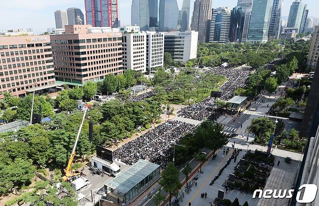 2일 서울 여의도 국회의사당 앞에서 서이초 교사 추모 및 입법촉구 7차 교사 집회가 열리고 있다. 2023.9.2/뉴스1 ⓒ News1 허경 기자