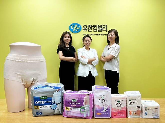24일 서울 송파구 유한킴벌리 본사에서 만난 '디펜드' 마케팅팀. 신은주 매니저, 오한나 마케팅 리더, 류지영 매니저(왼쪽부터)/이신혜 기자