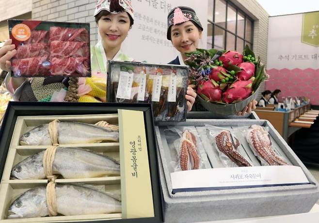 신세계백화점은 오는 11일부터 전 매장에서 명절 선물 특설 매장을 열고 본 판매에 들어간다. 신세계백화점 제공