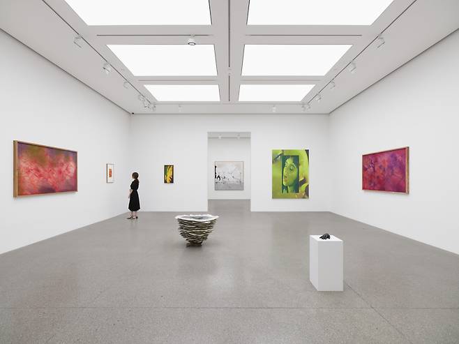 An installation view of "The Embodied Spirit" at White Cube Seoul (Courtesy of White Cube, Theo Christelis)