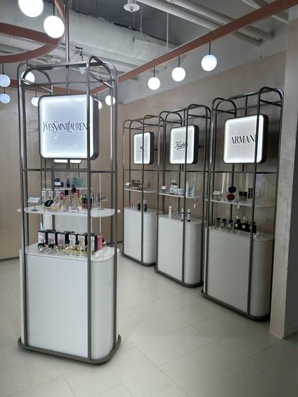 L’Oréal Korea headquarters in Gangnam District, southern Seoul. Employees are able to test all new products released by L’Oréal Korea on display. [SHIN MIN-HEE]