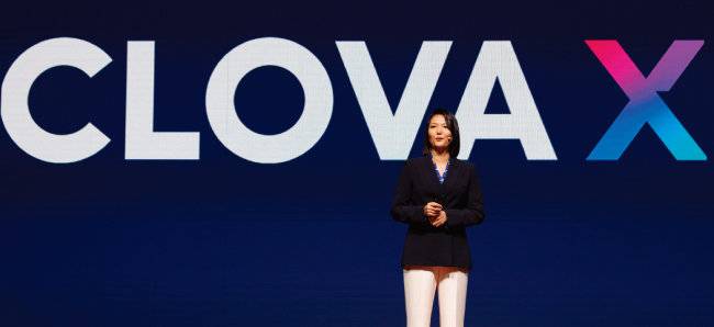 최수연 네이버 대표가 8월 24일  한국형 초거대 생성형 AI ‘하이퍼클로바X’ 공개 행사에서 기조연설을 하고 있다. [뉴스1]
