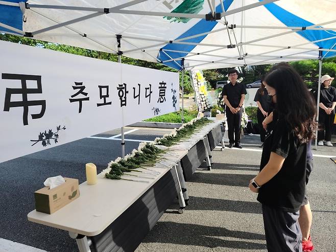 부산서도 숨진 초등학교 교사 추모 집회 촬영 오수희 기자