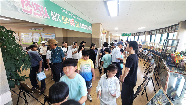 지난 2일 열린 제주 동남초 100주년 기념식.