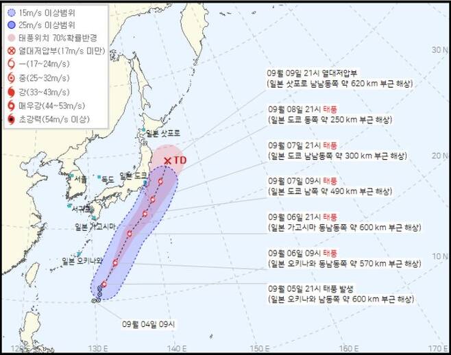제13호 태풍 '윈욍(YUN-YEUNG)'이 5일 오후 9시께 일본 오키나와 남동쪽 약 600㎞ 부근 해상에서 발생했다고 기상청이 전했다. *재판매 및 DB 금지