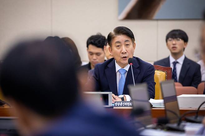 이동관 방송통신위원회 위원장 후보자가 8월18일 오후 과학기술정보방송통신위원회에서 열린 인사청문회에서 의원들의 질의에 답변하고 있다&nbsp;ⓒ시사IN 신선영