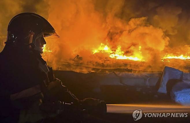 러 공습 받은 우크라이나 다뉴브강 이즈마일 항구 [EPA 연합뉴스 자료사진. 우크라이나 재난당국 제공. 재판매 및 DB 금지]