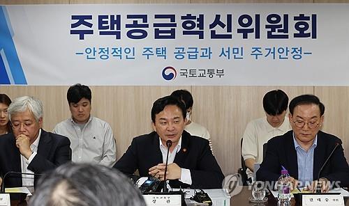 인사말 하는 원희룡 장관
    (서울=연합뉴스) 최재구 기자 = 원희룡 국토교통부 장관이 지난달 29일 여의도 HUG서울서부지사에서 열린 주택공급혁신위원회에서 인사말을 하고 있다. 2023.8.29
    jjaeck9@yna.co.kr
(끝)