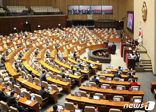 한덕수 국무총리가 6일 서울 여의도 국회에서 열린 제410회 국회(정기회) 제3차 본회의 외교·통일·안보 분야 대정부질문에서 성일종 국민의힘 의원의 질문에 답하고 있다. 2023.9.6/뉴스1 ⓒ News1 임세영 기자