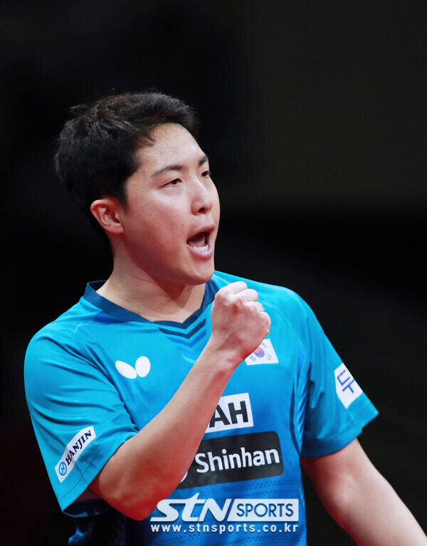 6일 강원도 평창돔체육관에서 진행된 '제26회 국제탁구연맹(ITTF)-아시아탁구연합(ATTU) 평창아시아탁구선수권대회' 4일차에 남자 단체전 동메달을 획득한 한국 남자 대표팀. 사진(평창)┃강명호 기자