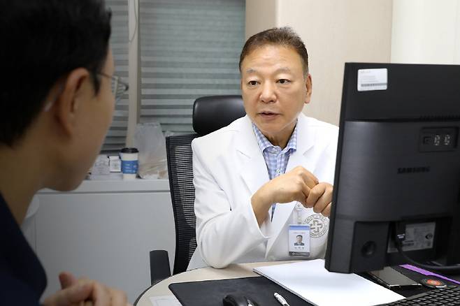 김태윤 교수 진료 장면.