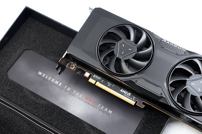 [리뷰] QHD 144p 찍고 4K 게이밍까지 노린다, AMD 라데온 RX 7800 XT