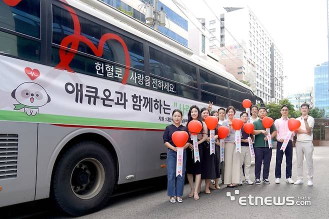 애큐온저축은행과 애큐온캐피탈이 대한적십자 남부혈액원과 '애큐온과 함께하는 사랑의 헌혈 캠페인'을 진행했다.