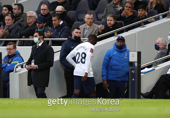 지난 2021~22시즌 FA컵 3라운드 경기 중 교체돼 경기장을 떠나는 은돔벨레의 모습. 사진=게티이미지