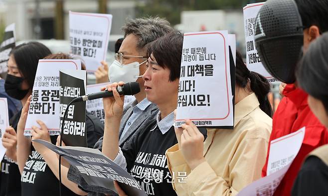 ‘정부여당의 무늬만 전세사기·깡통전세 특별법 규탄 및 해결 촉구 기자회견’ 참가자들이 지난 5월 서울 용산 대통령실 앞에서 피해자 인정 범위 확대 및 보증금 회수 방안을 촉구하며 발언을 이어가고 있다. 조태형 기자