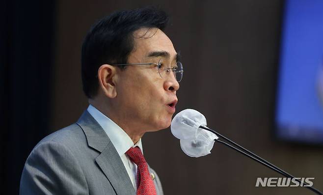 [서울=뉴시스] 추상철 기자 = 태영호 국민의힘 의원이 4일 오전 서울 여의도 국회에서 '홍범도 장군 공산주의 아니다'라고 한 언론 보도에 대한 반박 기자회견을 하고 있다. 2023.09.04. scchoo@newsis.com