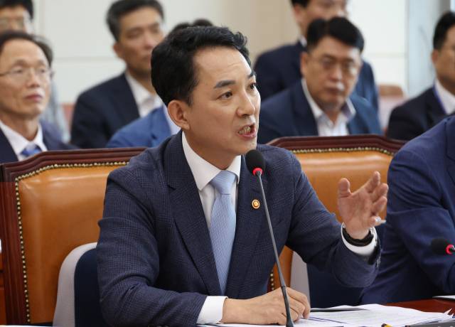 ▲박민식 국가보훈부 장관이 6일 국회에서 열린 정무위원회에 출석, 의원 질의에 답하고 있다. ⓒ연합뉴스