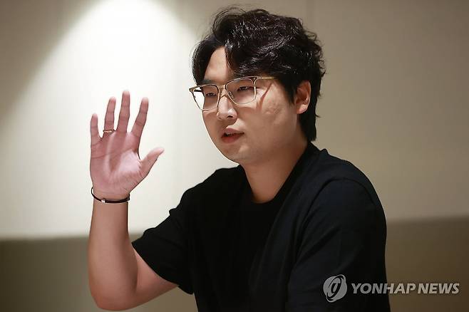 인터뷰하는 작곡가 최재혁 (서울=연합뉴스) 진연수 기자 = 작곡가 최재혁이 지난 5일 서울 송파구 롯데콘서트홀에서 인터뷰를 하고 있다. 2023.9.6 jin90@yna.co.kr