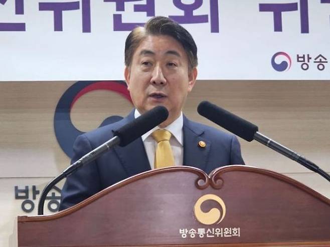 이동관 방송통신위원회 위원장이 지난달 28일 오전 경기도 과천시 정부과천청사 대강당에서 취임사를 하고 있다. ⓒ데일리안 남궁경 기자