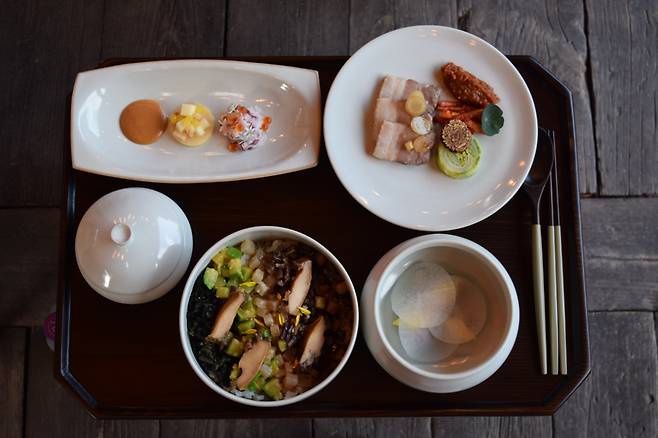 Dinner served at Byeongsan Seowon Stay, created by chef Kim Dong-ki (Kim Hae-yeon/ The Korea Herald)