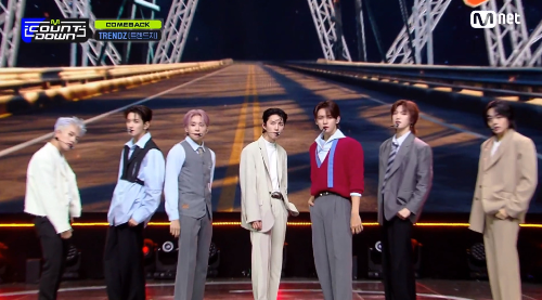 트렌드지가 다인원 퍼포먼스를 완벽하게 펼쳤다.사진=엠카운트다운 방송캡처