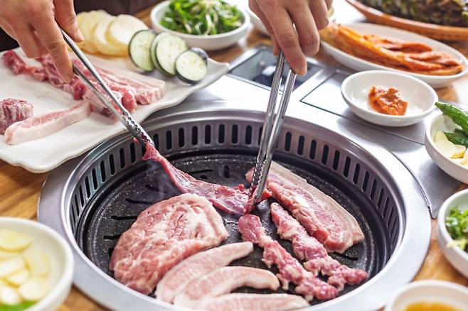 강쇠네 흑돼지의 흑돼지삼겹살. /사진=다이어리알