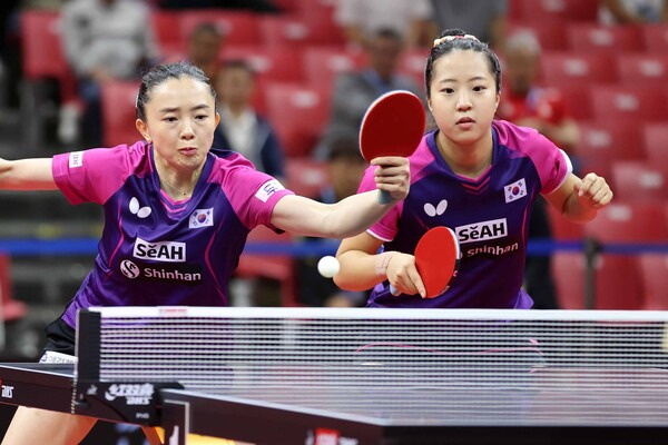 7일 오후 강원도 평창돔체육관에서 진행된 '제26회 국제탁구연맹(ITTF)-아시아탁구연합(ATTU) 평창아시아탁구선수권대회' 여자 복식에 출전한 전지희-신유빈 복식조. 사진┃평창아시아탁구선수권대회 조직위원회