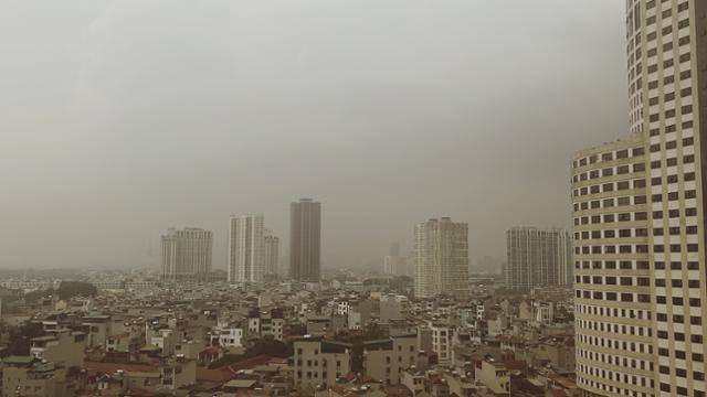 3일 베트남 하노이의 하늘이 대기오염으로 뿌옇다. 건기(11~4월)가 되면 오염도는 더욱 심해진다. 하노이=허경주 특파원