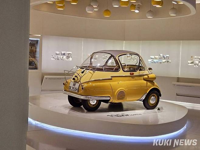 BMW Welt에 전시된 이세타(1953년 출시). 사진=조은비 기자