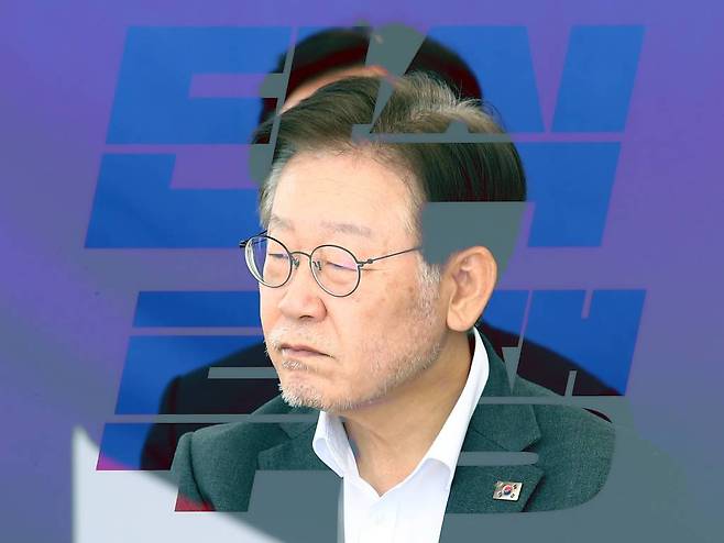[서울=뉴시스] 이영환 기자 = 이재명 더불어민주당 대표가 8일 오전 서울 여의도 국회 본청 앞 단식투쟁천막에서 열린 최고위원회의에서 최고위원들의 발언을 듣고 있다. (다중노출촬영). 2023.09.08.
