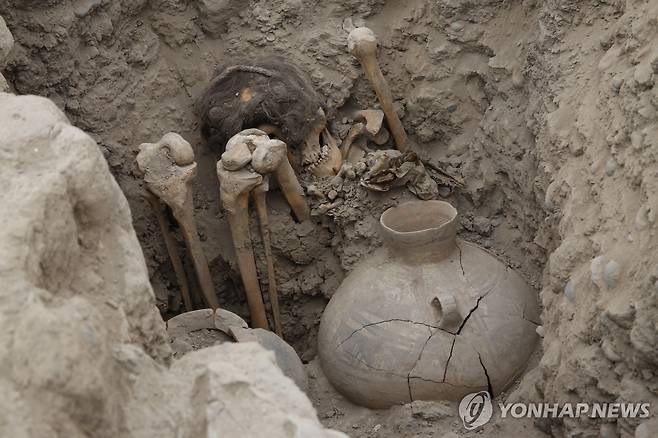 페루 유적지에서 발견된 '갈색머리' 미라 [페루 문화부 제공. EPA=연합뉴스. 재판매 및 DB 금지]