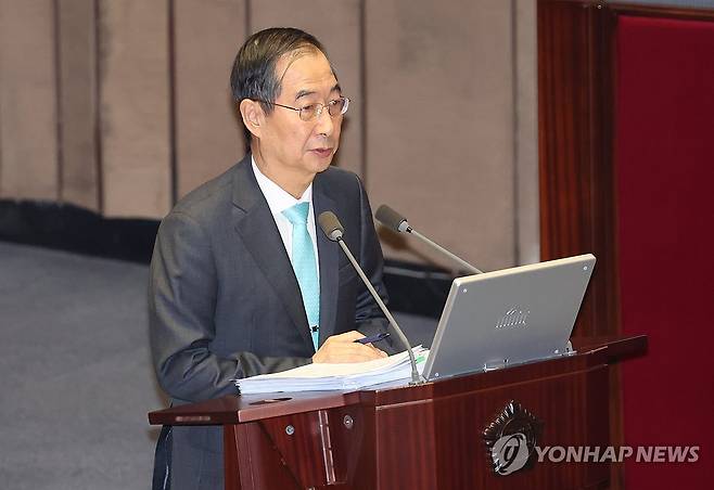 질의에 답하는 국무총리 (서울=연합뉴스) 신준희 기자 = 8일 국회에서 열린 본회의 대정부질문에서 한덕수 국무총리가 더불어민주당 안민석 의원의 질의에 답하고 있다. 2023.9.8 hama@yna.co.kr