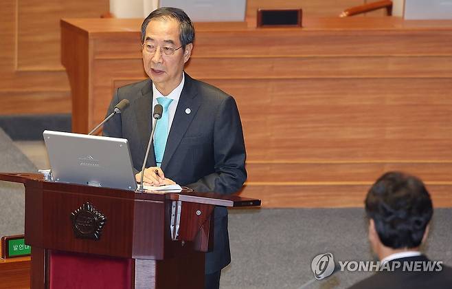 답변하는 한덕수 총리 (서울=연합뉴스) 한상균 기자 = 8일 국회 본회의 대정부질문에서 한덕수 국무총리가 답변하고 있다. 2023.9.8 xyz@yna.co.kr