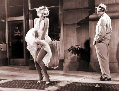 마릴린 먼로가 주연한 미국 영화 '7년 만의 외출'(The Seven Year Itch)의 유명한 장면.