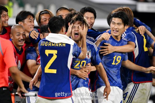 일본 축구대표팀 선수들이 10일 독일 원정 평가전에서 4-1 대승을 거둔 뒤 기뻐하고 있다. 사진=게티이미지