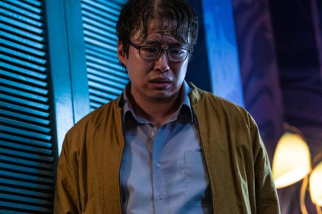 오남은 외로운 남자다. 인간관계를 포기하고 만화 캐릭터와의 가상 관계에 빠졌다. 거절당할 리도, 무리한 요구를 받을 리도 없기 때문이다. [사진 제공=넷플릭스]