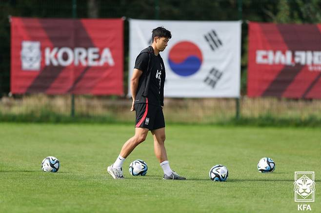 [서울=뉴시스] 조성우 기자 = 위르겐 클린스만 감독이 이끄는 한국 축구 국가대표팀 손흥이 오는 13일(한국시간) 사우디아라비아와 평가전을 앞두고 8일(현지시간) 영국 웨일스 카디프 인터내셔널 스포츠캠퍼스에서 훈련을 하고 있다. (사진=대한축구협회 제공) 2023.09.09. photo@newsis.com *재판매 및 DB 금지