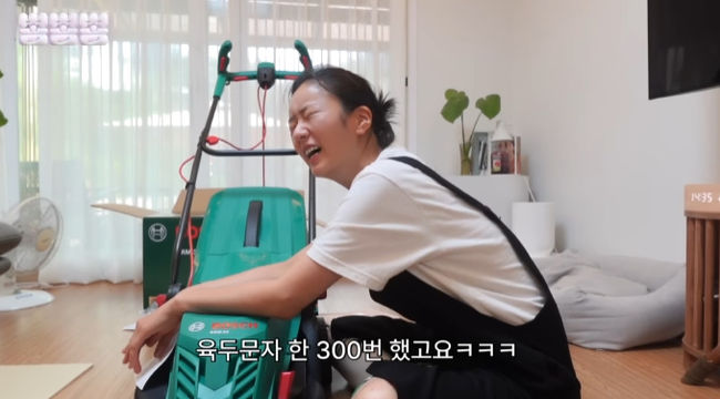 Apink Yoon Bomi has spoken of the plight of rural life.On the 9th, Yoon Bomis pom pom pom channel uploaded a video titled I will be a courier for a month in August.On this day, Yoon Bomi said, If you have seen my house contents, I sometimes spend unnecessary consumption. I do not spend a lot of money, but when I look at my cell phone, I often do it without reason.I thought about it twice and bought it, and now its been fixed a lot, but I really needed it. But if you use it, there are things you regret.Later, I would like to talk about the latter, and then I would like to have a day to share. The things I consume the most are puppies. Theres a lot of money I spend on salt, sugar, and pepper. Thats really all I spend, he explained.In particular, Yoon Bomi finally unboxed Lawn mower, and he said, This is very exciting. Is it called Lawn mower? I lived in a house with Madang for the first time and the weed grows about 5cm a day.In fact, many of my neighbors dried up when I went to a power house because I had to be diligent and had a lot of worms. I still wanted to live once. I do not regret it, but I know why I dried it.I bought this lawn mower manually. Its really cheap. Its because Im not going to live here forever. I come up a lot in summer or spring. I do not have to do it often in winter or autumn. I bought it, but it was too hard.So I can not do it. Even if I use it for a month, I wanted to buy it by pushing it. He said, Its light. The main body is heavy. Im in trouble. But I want to try it out quickly. Because of the management of Madang. Our pro-Sister doesnt do it. I honestly think my views will explode even if I show my life with pro-Sister later.I fight all the time. I turned off the camera and turned it on, but is not it bleeding nose? Yoon Bomi said, Sister is good at this. I think it will be too difficult. I think Sister should help me. I will assemble it with Sister.I think I brought a transformer, not a lawnmower, he said. As you can see, its bigger than my sitting height, and it was harder to assemble than I thought. I lost my strength and I did nutmeg characters 300 times.He added, I will try to use it once and tell you all about it later.Pom Pom Pom