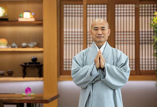 ·현)한국불교문화사업단 단장  ·현)제17대 중앙종회의원 및 김포 연운사 주지  ·자성과쇄신결사추진본부 사무총장 역임  ·포교연구실 사무국장 역임  ·금강정사 주지 역임  ·성오 스님을 은사로 1990년 사미계 수지