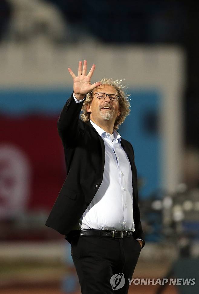 톰 생피에 감비아 축구대표팀 감독 [EPA=연합뉴스 자료사진. 재판매 및 DB 금지]